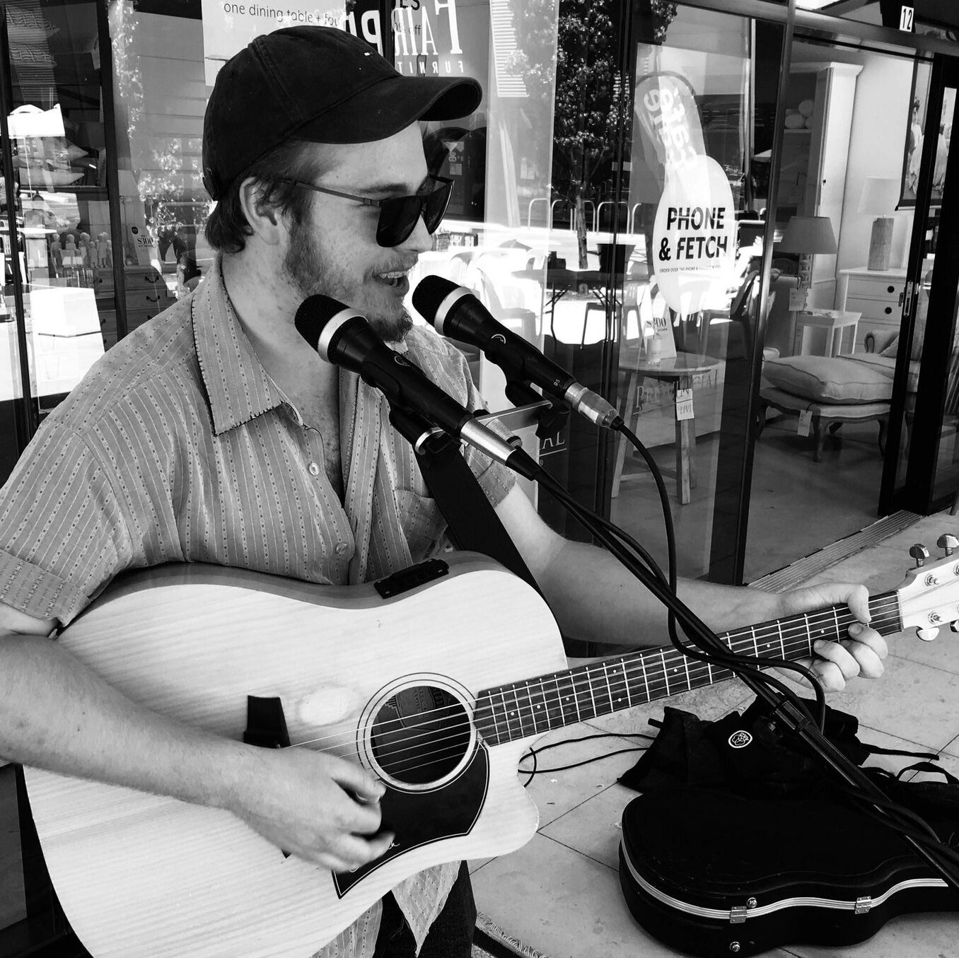 What's better than live music? Live music with rooftop views and cocktails! 😉⁠
⁠
This Friday night, we've got the signature blues and roots stylings of Dan Simons, who will be performing live from 5-7pm! Come on up, share a charcuterie board, and en